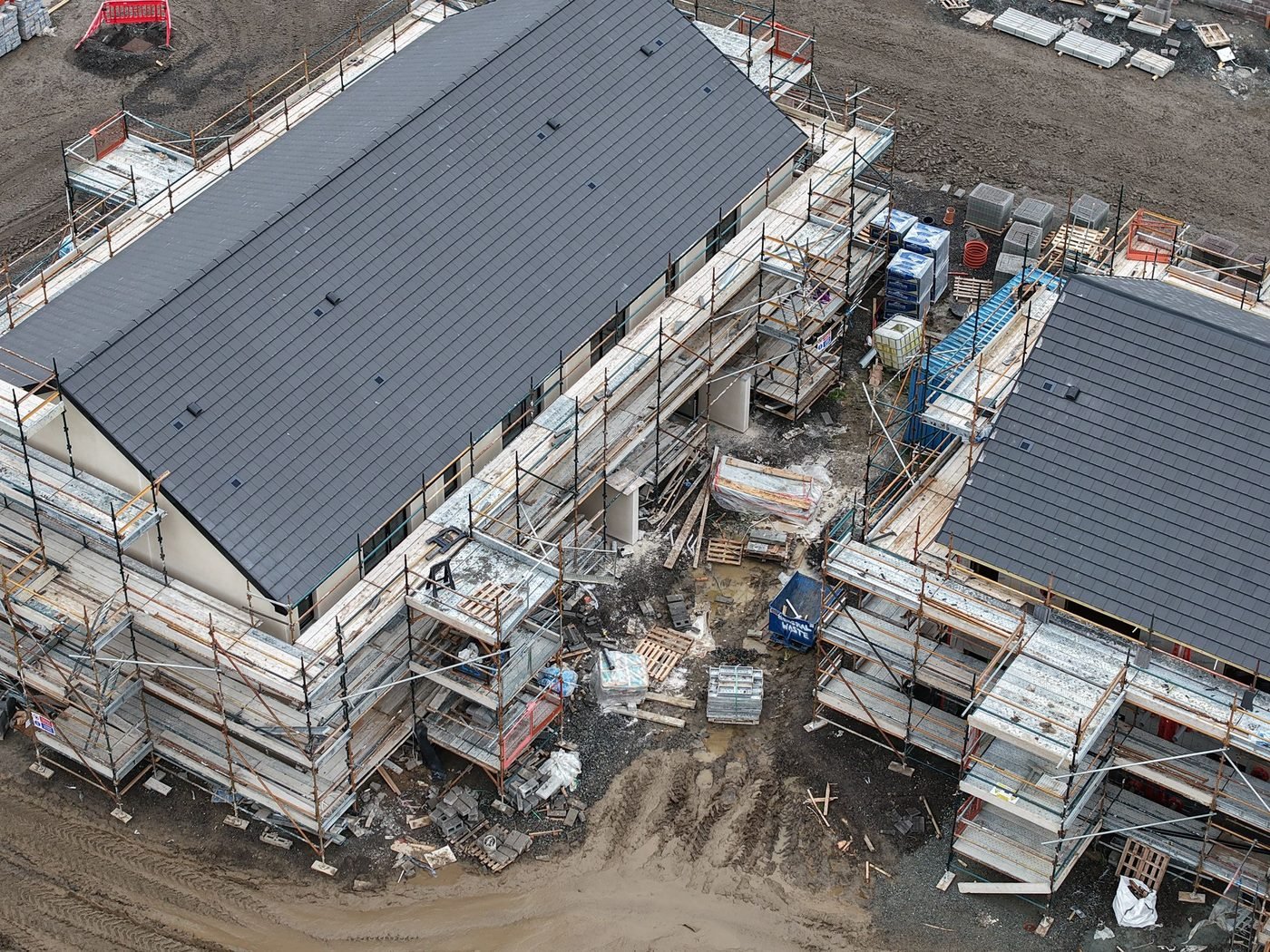 Roof covering and tile installation