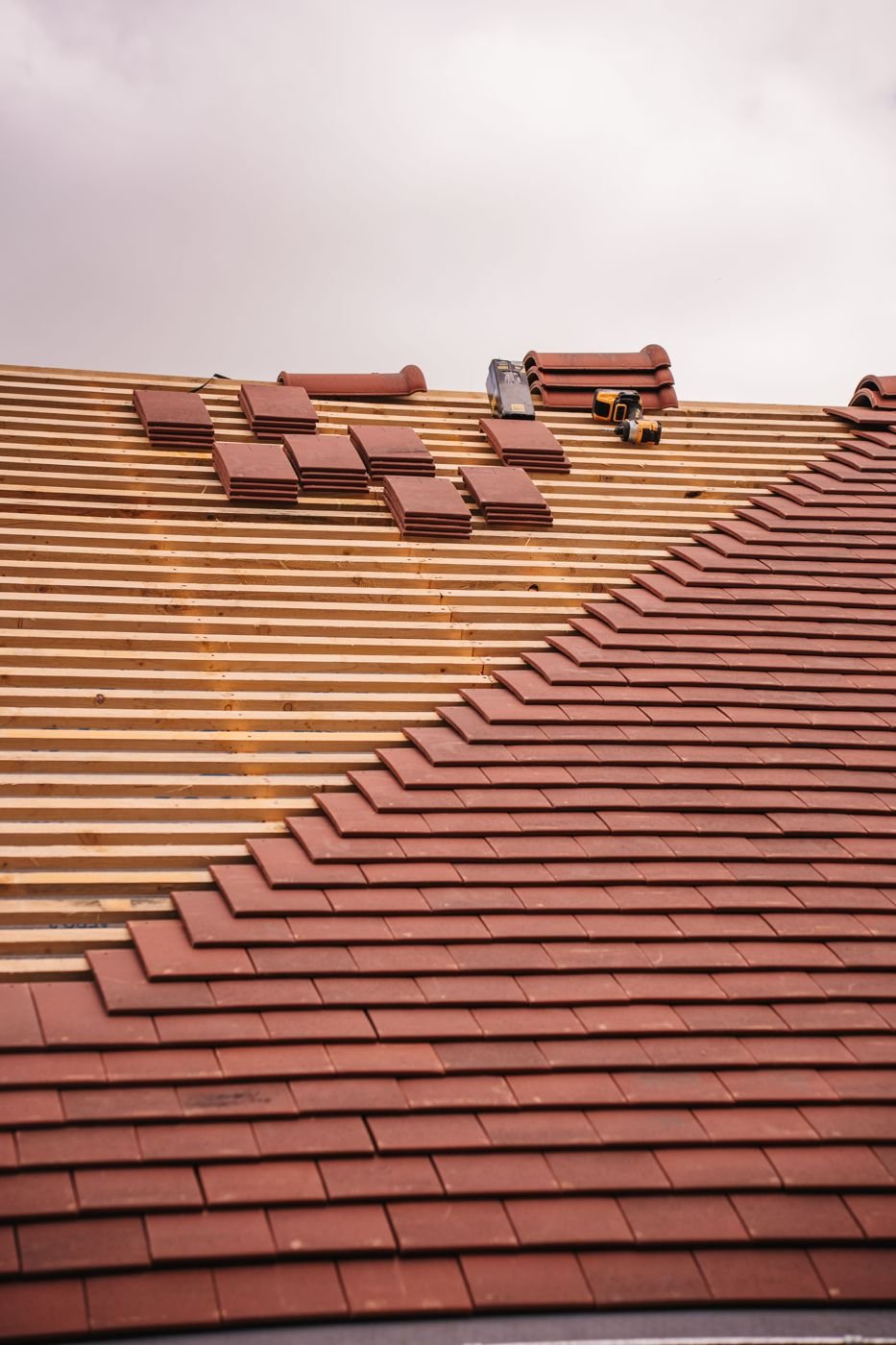 Roof covering and tile installation